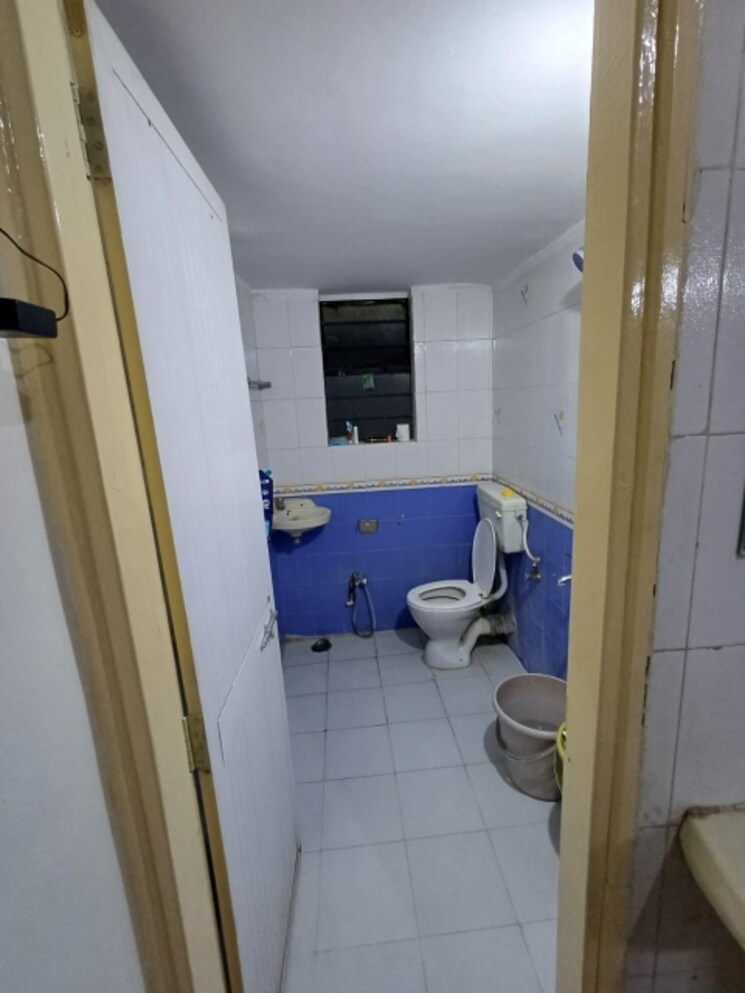 Bathroom, senapati bapat road Pg For Girls In Senapati Bapat Road 9228989
