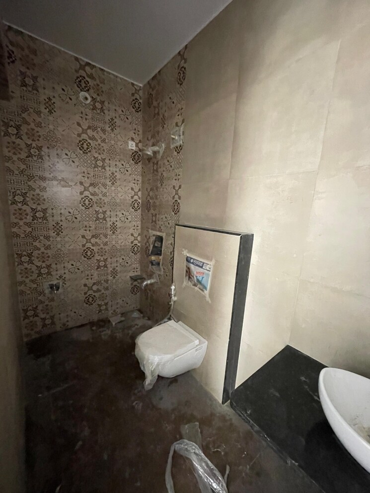 Attached Bathroom, model colony 2 Bedroom 1000 Sq.Ft. Apartment In Model Colony Pune 9229000