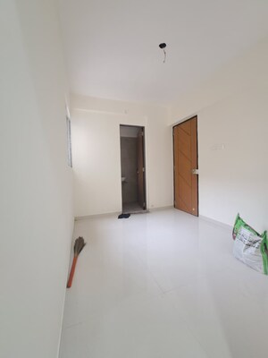 Room in 3 BHK Apartment at L&T Seawoods Residences Phase 2, Seawoods – for Sale