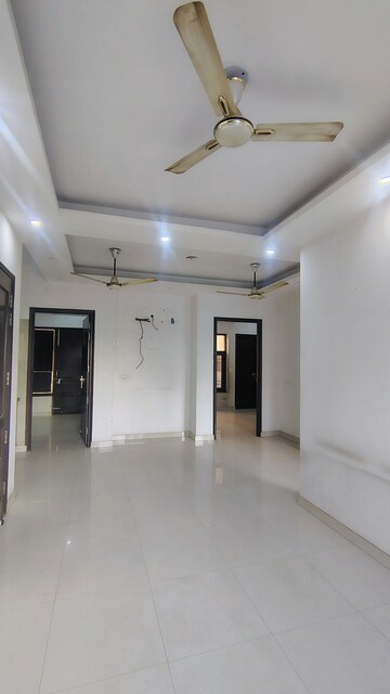 Building Lobby in 3 BHK Builder Floor at Sushant Lok 2, Sector 57 – for Rent