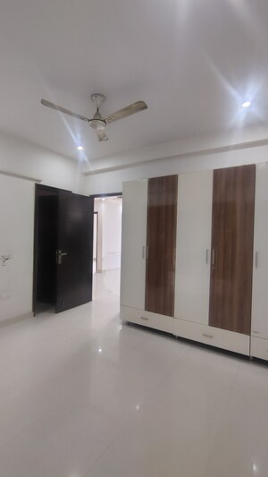 Furnished Amenities in 3 BHK Builder Floor at Sushant Lok 2, Sector 57 – for Rent