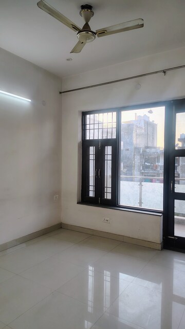 Room in 3 BHK Builder Floor at Sushant Lok 2, Sector 57 – for Rent