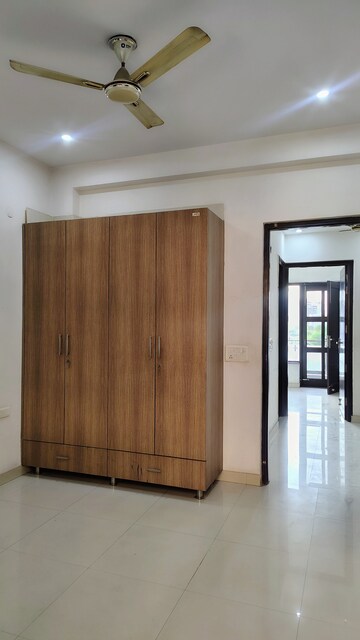 Room in 3 BHK Builder Floor at Sushant Lok 2, Sector 57 – for Rent