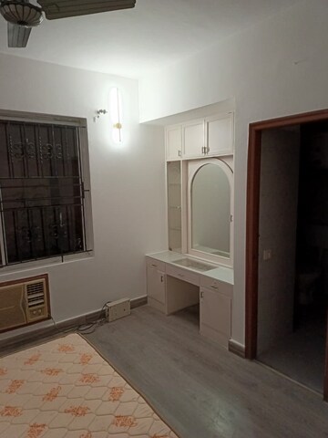 Room in 2 BHK Apartment at Natasha Penta, Infantry Road – for Rent