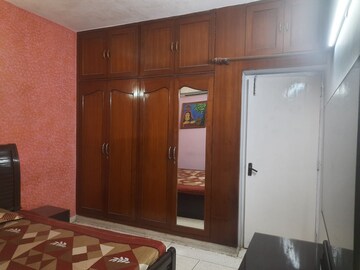 Room in 2.5 BHK Builder Floor at Unitech South City II, Sector 50 – for Rent