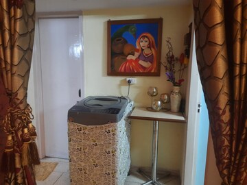Bathroom in 2.5 BHK Builder Floor at Unitech South City II, Sector 50 – for Rent