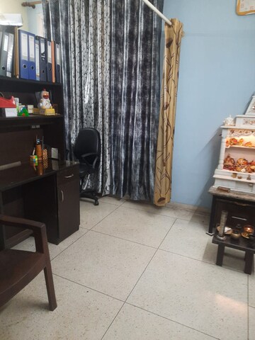 Living Room in 2.5 BHK Builder Floor at Unitech South City II, Sector 50 – for Rent