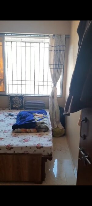 Master Bedroom in 2 BHK Apartment at Hilton Residency, Byculla West – for Sale