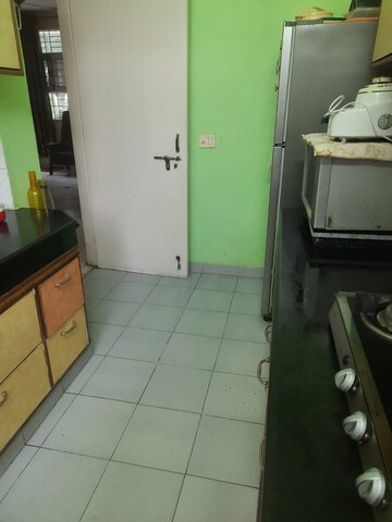 Bathroom in 2 BHK Builder Floor at Unitech South City II, Sector 50 – for Rent