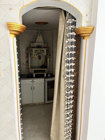 Furnished Amenities in 3 BHK Builder Floor at Unitech South City II, Sector 50 – for Rent
