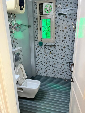 Bathroom in 3 BHK Builder Floor at Unitech South City II, Sector 50 – for Rent
