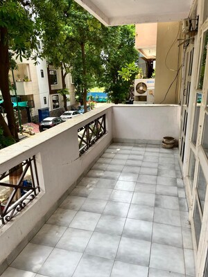 Balcony in 3 BHK Builder Floor at Unitech South City II, Sector 50 – for Rent