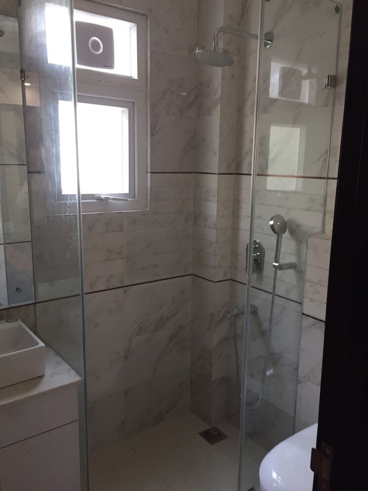 Bathroom, lajpat nagar 4 3 Bedroom 1250 Sq.Ft. Apartment In Lajpat Nagar 4 Delhi 9229169
