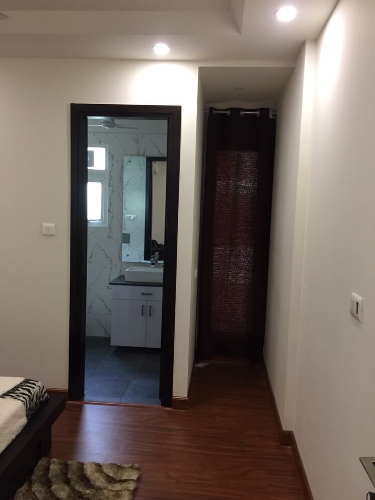Room, lajpat nagar 4 3 Bedroom 1250 Sq.Ft. Apartment In Lajpat Nagar 4 Delhi 9229169