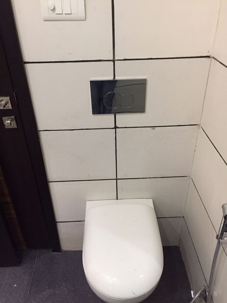 Attached Bathroom, lajpat nagar 4 3 Bedroom 1250 Sq.Ft. Apartment In Lajpat Nagar 4 Delhi 9229169