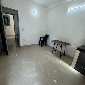 Room in 1 BHK Builder Floor at Kotla Mubarakpur – for Rent