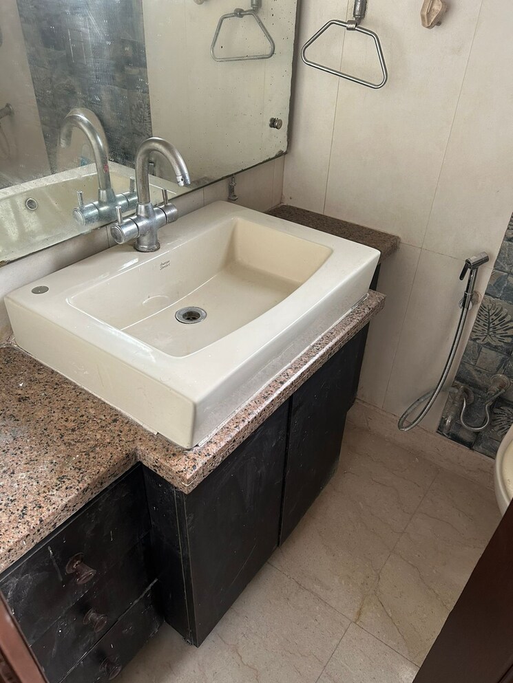 Bathroom, s-27-luxury-homes 3 Bedroom 2000 Sq.Ft. Apartment In Greater Kailash I Delhi 9229202
