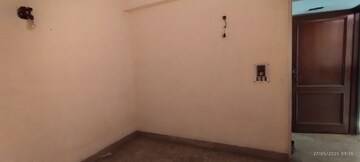 Room in 3 BHK Apartment at Vikas Puri – for Sale