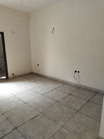 Room in 3 BHK Apartment at Amrapali Golf Homes, Sector 4 Greater Noida – for Sale