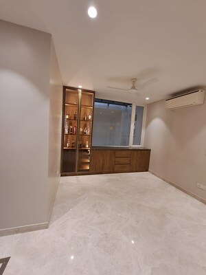 Room in 4 BHK Apartment at Greater Kailash ii – for Rent