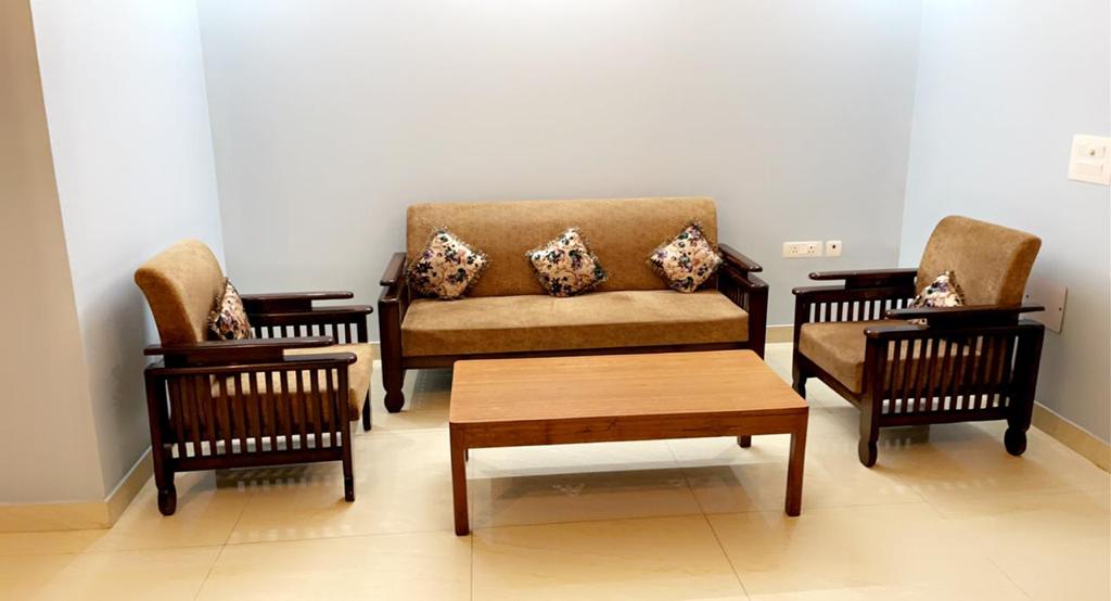 3 BHK Builder Floor For Rent in SAS Tower