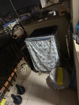 Parking in 3.5 BHK Apartment at Swaran Villa Friends Apartments, Sector 52 – for Rent