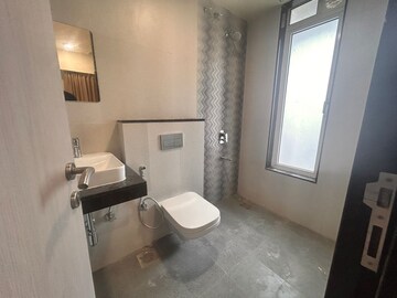Bathroom in 1.5 BHK Apartment at Sheth Avante, Kanjurmarg West – for Rent