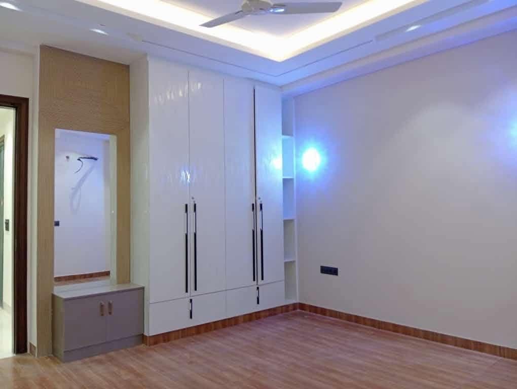 3 BHK + Extra Room 204 Sq.Yd. Builder Floor in Sushant Lok 2