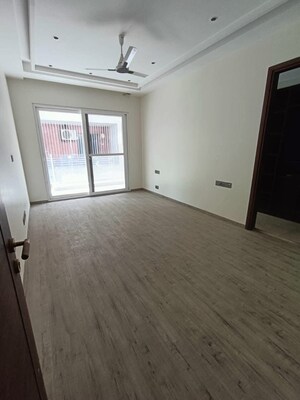 Room in 3 BHK Builder Floor at Sunstar Floors, Sector 51 – for Sale