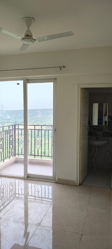 Room in 2 BHK Apartment at Shree Vardhman Mantra, Sector 67 – for Rent