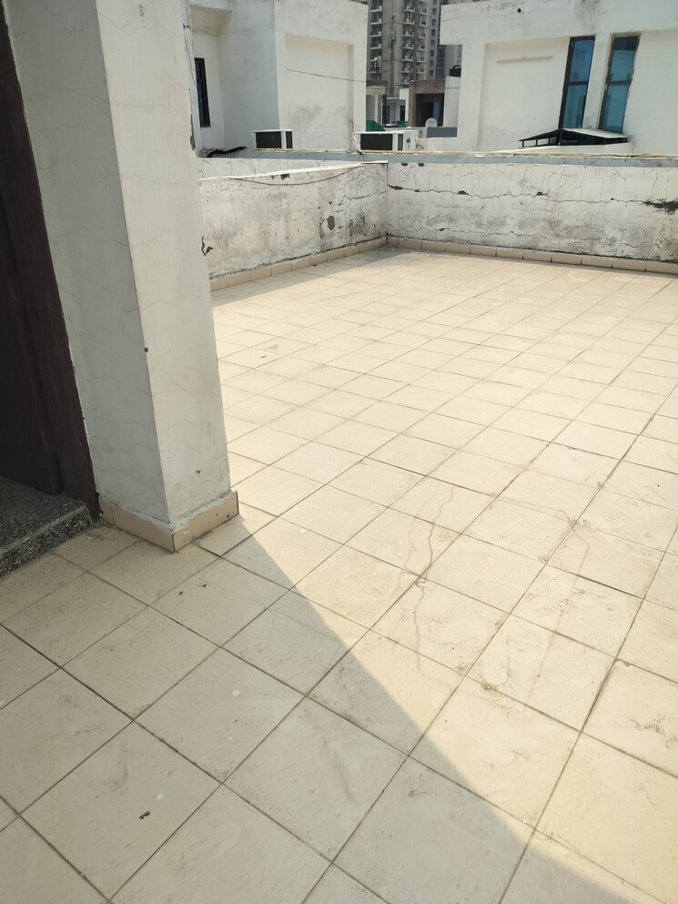 Balcony, upavp-ganga-yamuna-and-hindon-enclave 3 Bedroom 1378 Sq.Ft. Apartment In Pratap Vihar Ghaziabad 9229374