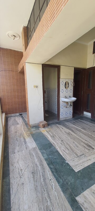 Furnished Amenities in 2.5 BHK Independent House at Sector 7 – for Rent