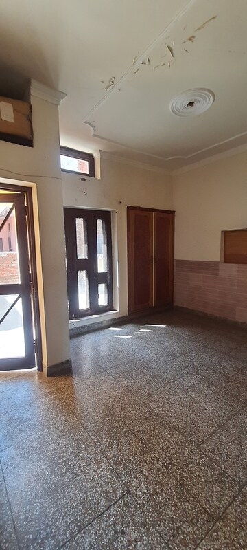 Furnished Amenities in 2.5 BHK Independent House at Sector 7 – for Rent