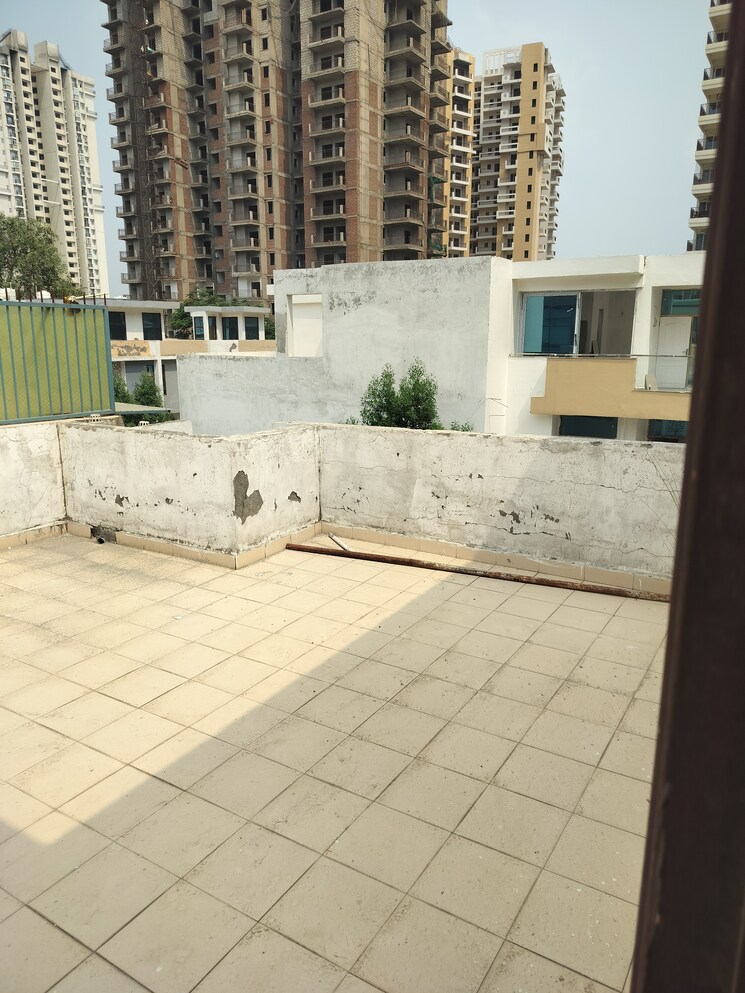 Balcony, sector 37 greater noida 2 Bedroom 200 Sq.Mt. Independent House In Sector 37 Greater Noida Greater Noida 9229384