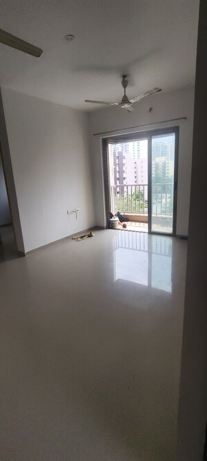 Room in 1.5 BHK Apartment at Lodha Casa Rio, Dombivli East – for Sale