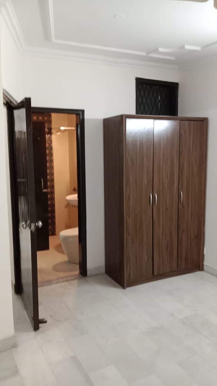 Bedroom, chittaranjan park 2 Bedroom 125 Sq.Yd. Builder Floor In Chittaranjan Park Delhi 9229408