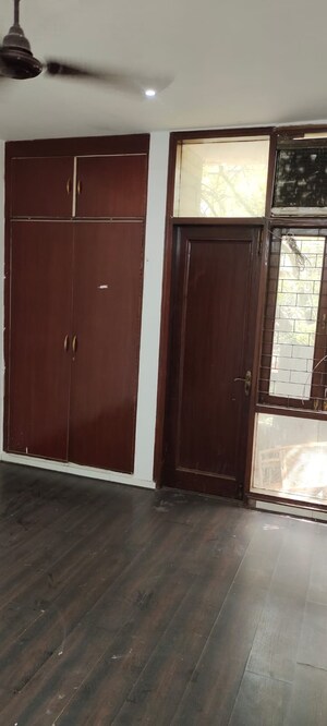 Room in 3 BHK Builder Floor at Hauz Khas – for Rent