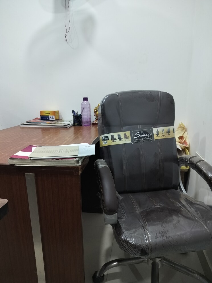 undefined, galaxy-diamond-plaza Commercial Shop 210 Sq.Ft. In Sector 4 Greater Noida Greater Noida 9229421