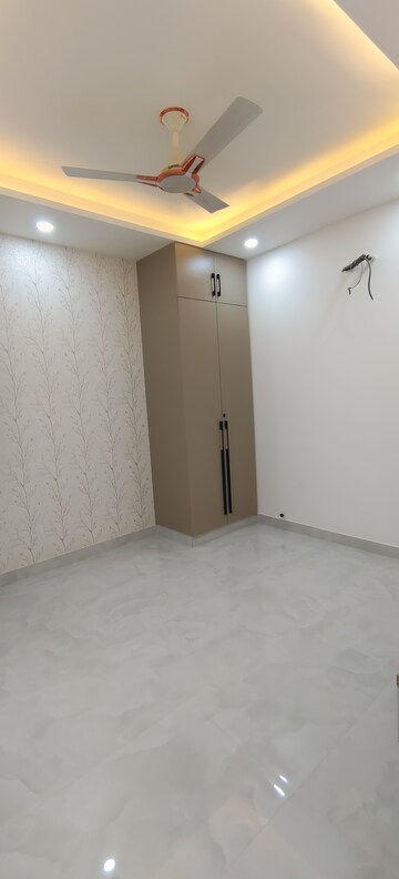 Room in 2 BHK Builder Floor at Kakrola – for Sale
