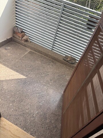 2 BHK Apartment – Entrance View at Kalkaji - for Rent