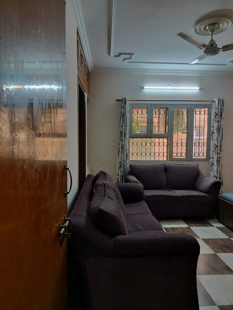 Living Room, sarita vihar 4 Bedroom 1700 Sq.Ft. Apartment In Sarita Vihar Delhi 9229449