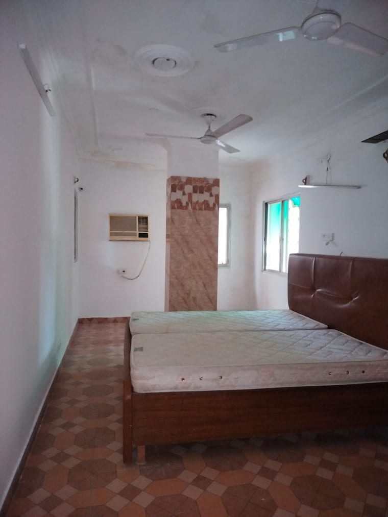 Bedroom, sarita vihar 4 Bedroom 1700 Sq.Ft. Apartment In Sarita Vihar Delhi 9229449