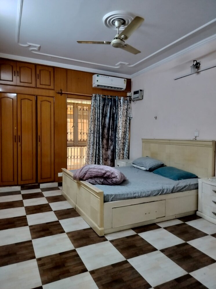 Master Bedroom, sarita vihar 4 Bedroom 1700 Sq.Ft. Apartment In Sarita Vihar Delhi 9229449