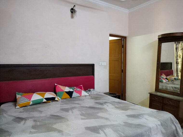 Bedroom, sarita vihar 4 Bedroom 1700 Sq.Ft. Apartment In Sarita Vihar Delhi 9229449