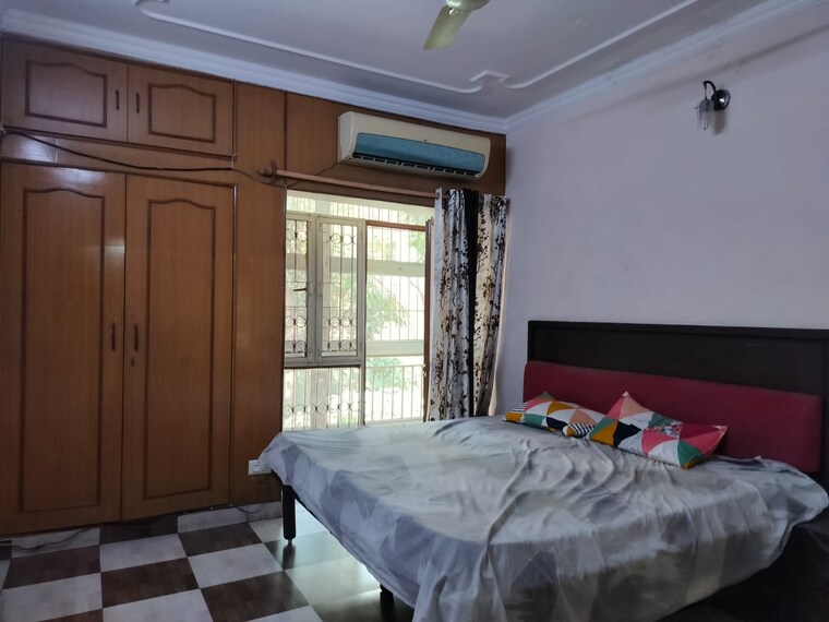 Bedroom, sarita vihar 4 Bedroom 1700 Sq.Ft. Apartment In Sarita Vihar Delhi 9229449