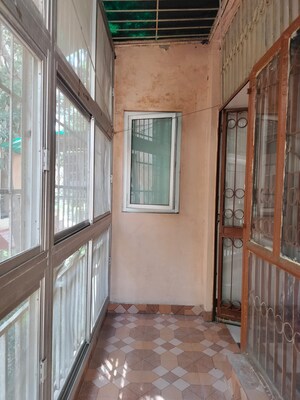 Room in 4 BHK Apartment at Sarita Vihar – for Rent