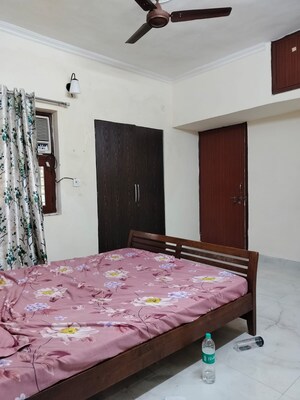 Bedroom in 2.5 BHK Apartment at Sarita Vihar – for Rent