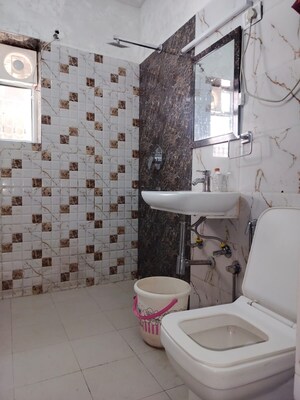 Attached Bathroom in 2.5 BHK Apartment at Sarita Vihar – for Rent