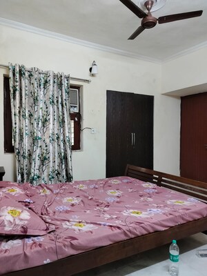 Bedroom in 2.5 BHK Apartment at Sarita Vihar – for Rent