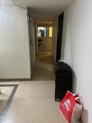 Furnished Amenities in 3 BHK Apartment at Lalani Fairmont, Khar West – for Rent